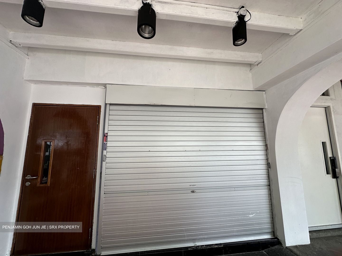 Beach Road (D7), Retail #508238571